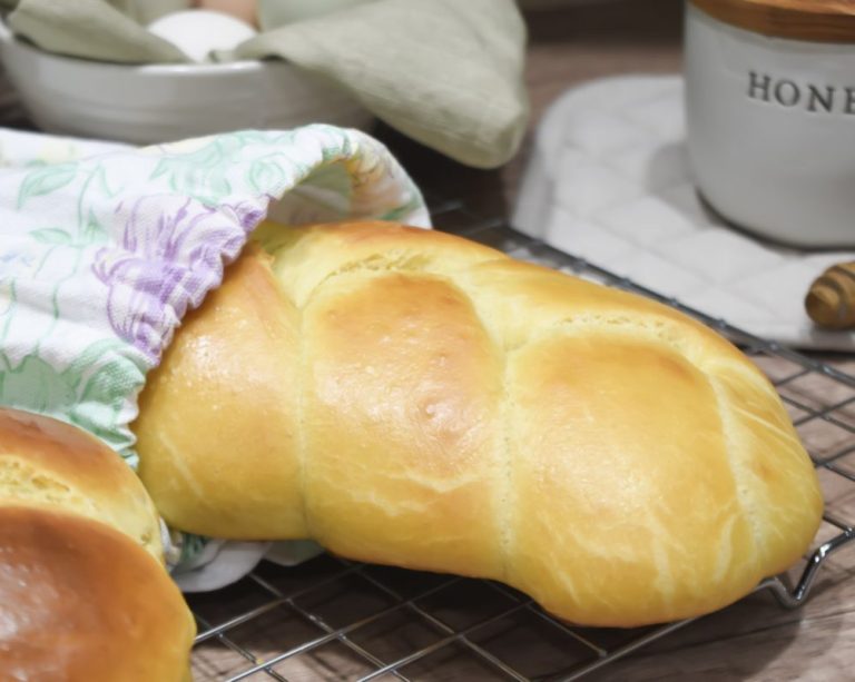 Milk Brioche braid in linen bag